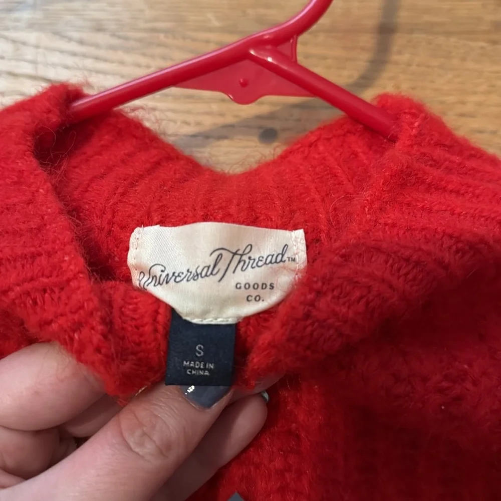 NWT universal thread sweater size small